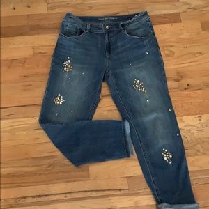 AMAZING ! Distressed & embellished boyfriend Jean!